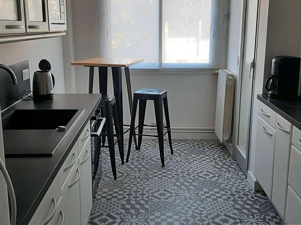 Apartment Renove 85m2, Terrasse, Parking, Face A - Fr-1-494-149 Royan